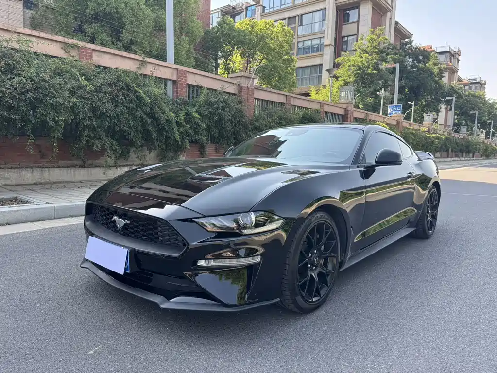 Ford Mustang 2021 — фото 1