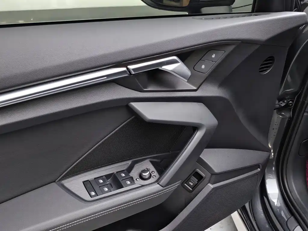 Audi A3 2023 — фото 13