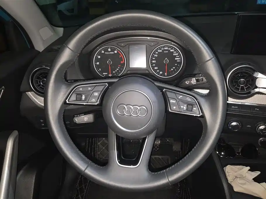 Audi Q2L 2021 — фото 15