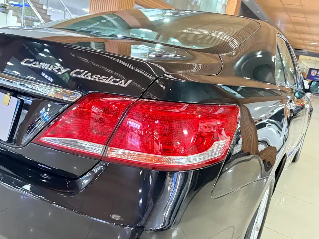 Toyota Camry 2015 — фото 20