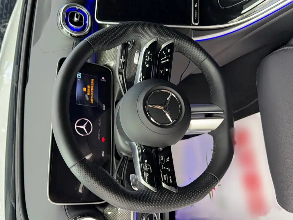 Mercedes-Benz C-Class 2024 — фото 17