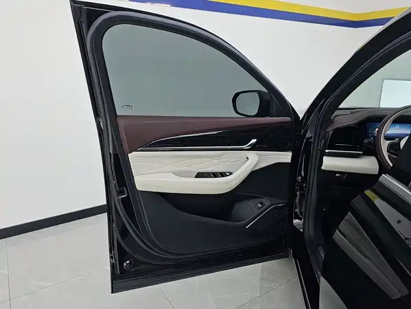 Geely Xingyue L 2023