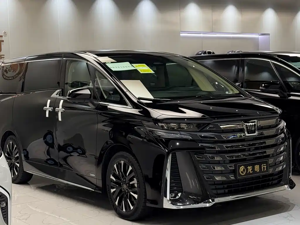 Toyota Vellfire — фото 1