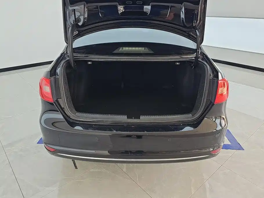 Volkswagen Sagitar 2015