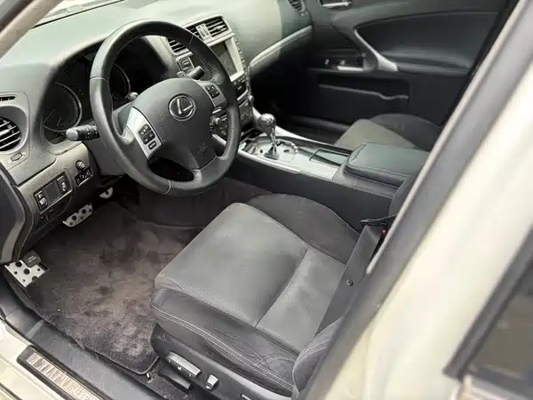 Lexus IS 2013
