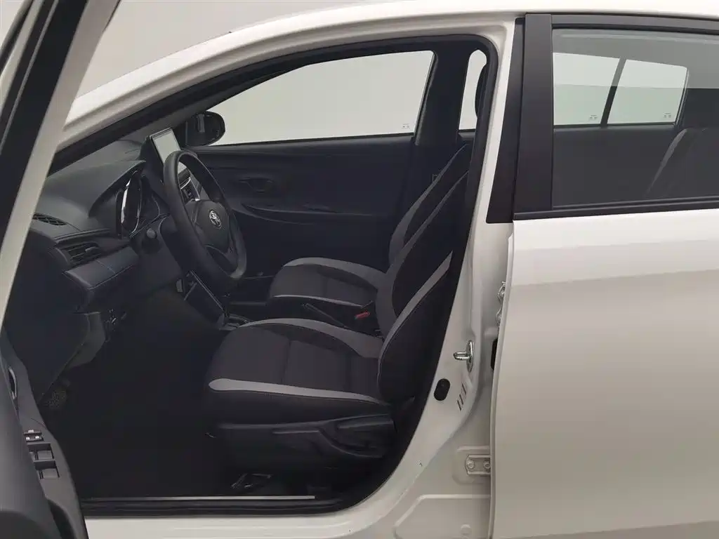 Toyota Yaris L 2020 — фото 10