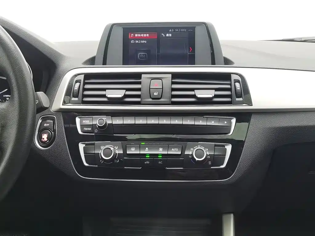 BMW 1 Series 2018 — фото 12