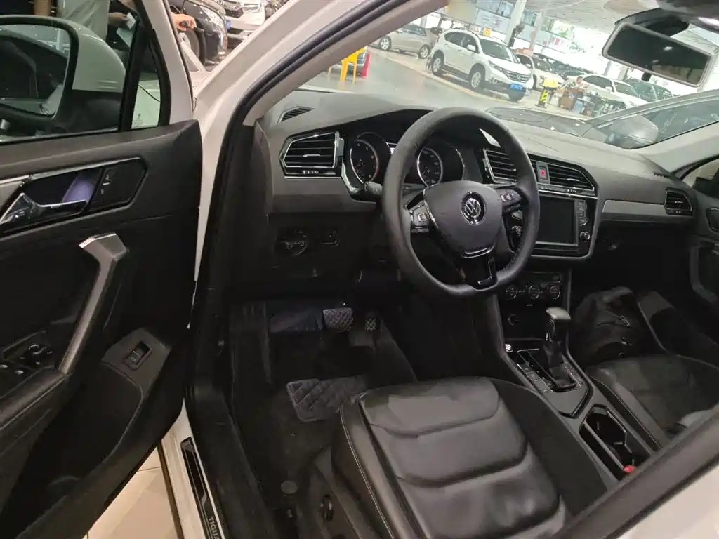 Volkswagen Tiguan L 2018 — фото 16
