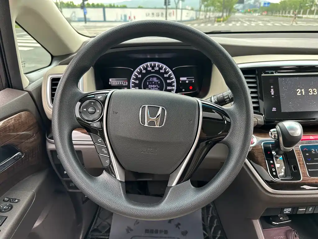 Honda Odyssey 2018 — фото 17