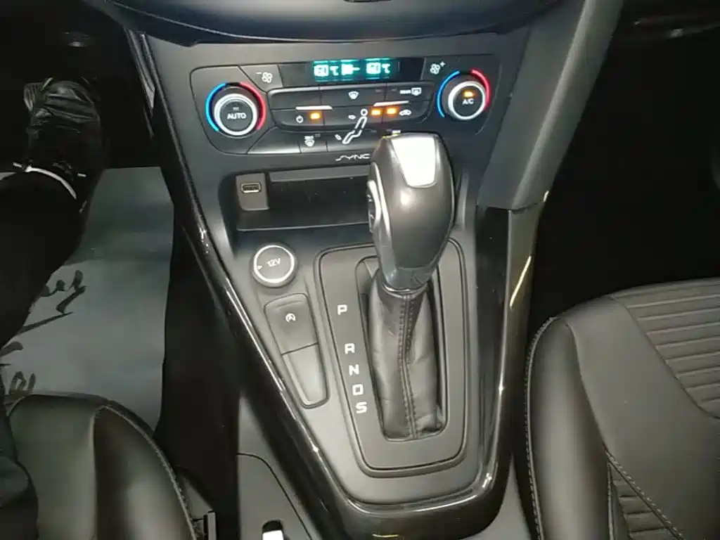 Ford Focus 2017 — фото 14
