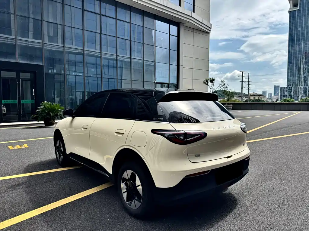 Geely Galaxy Starwish 2025 — фото 8