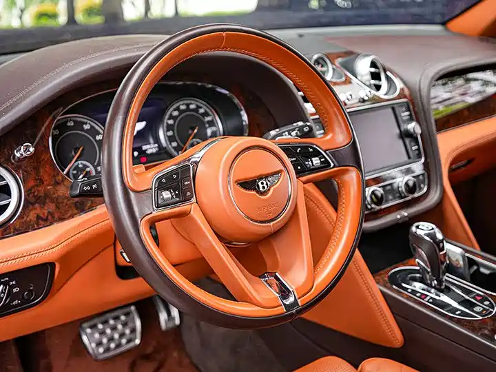Bentley Bentayga 2017 — фото 10