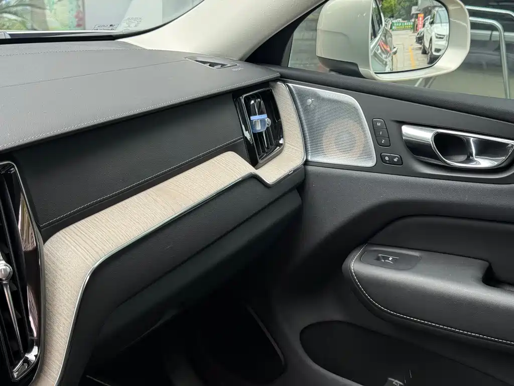 Volvo XC60 PHEV 2020 — фото 29