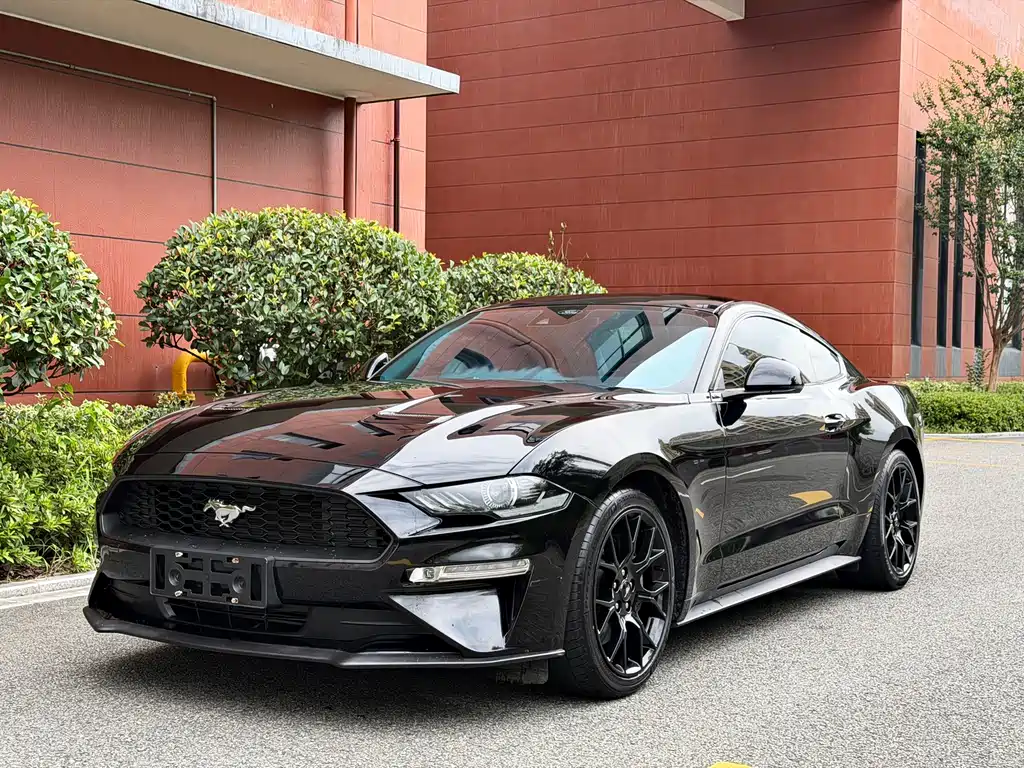 Ford Mustang 2020 — фото 1