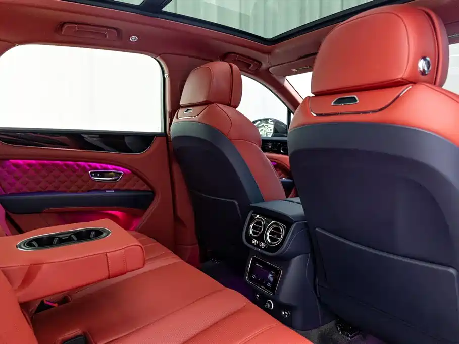 Bentley Bentayga 2023 — фото 14