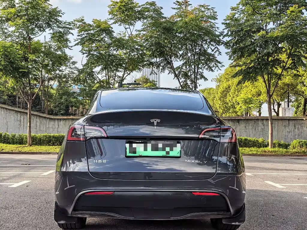 Tesla Model Y 2024 — фото 11