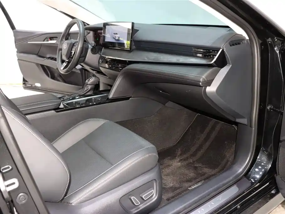 Toyota Camry 2025 — фото 8
