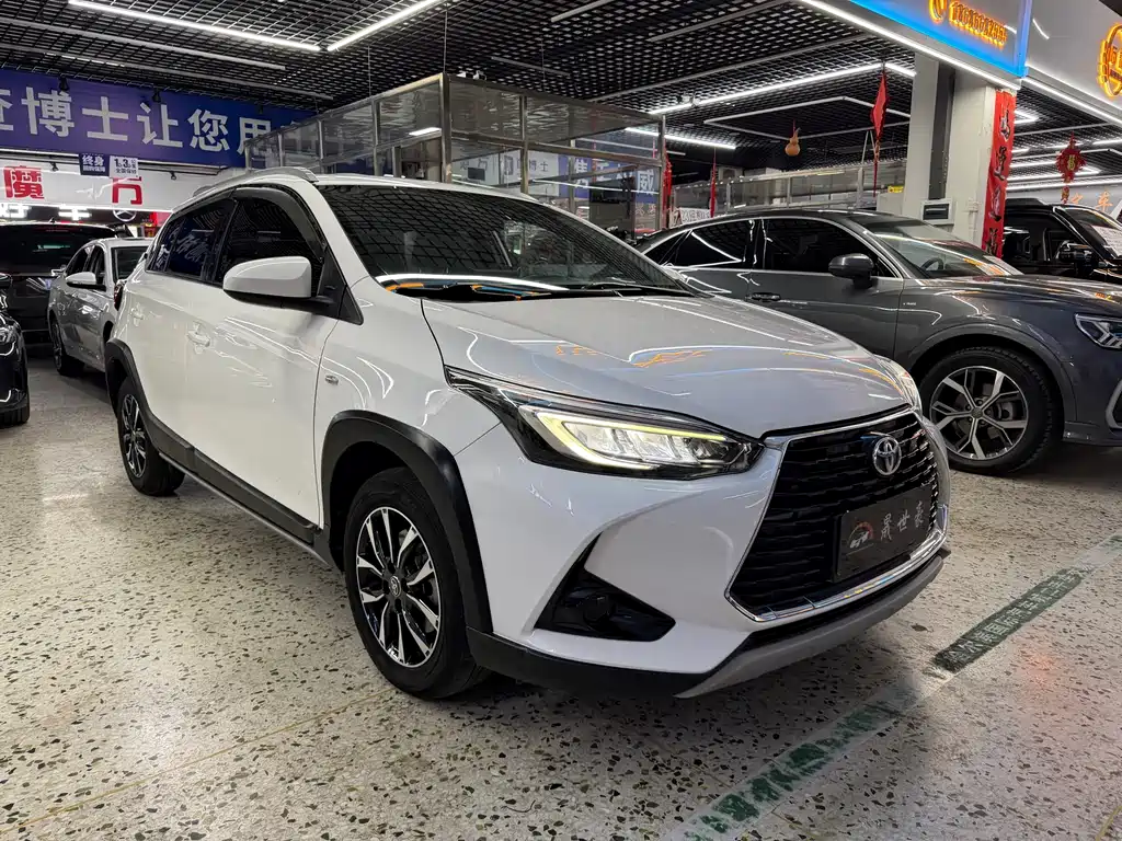 Toyota Yaris L 2022 — фото 3