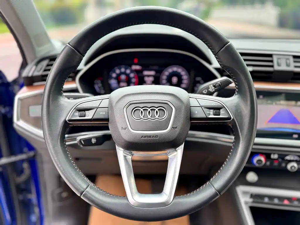 Audi Q3 2019 — фото 13