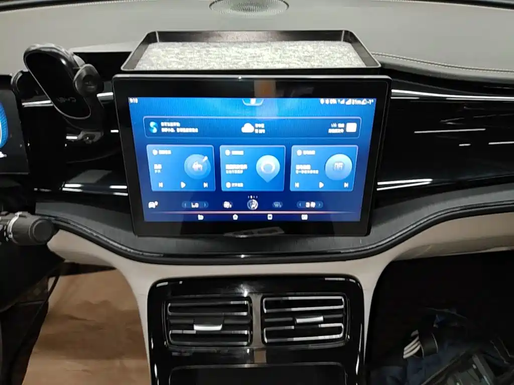 BYD Qin PLUS 2023 — фото 13