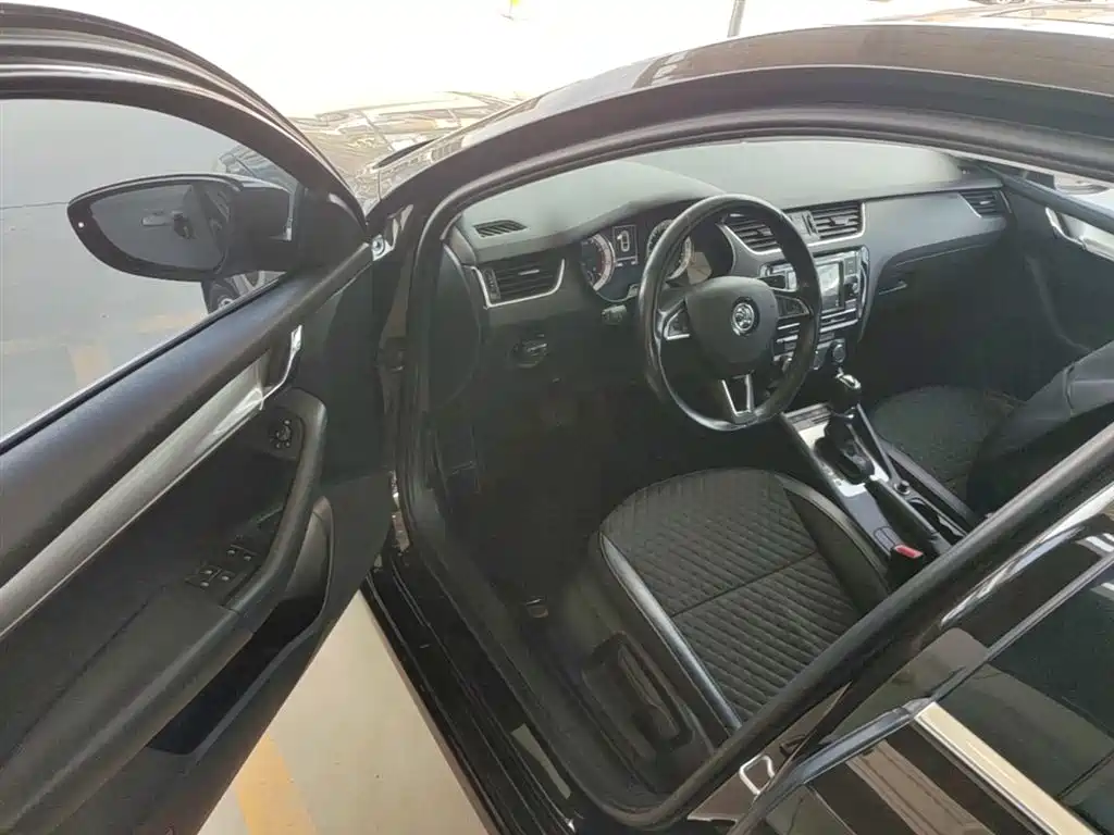 Skoda Octavia 2018 — фото 16
