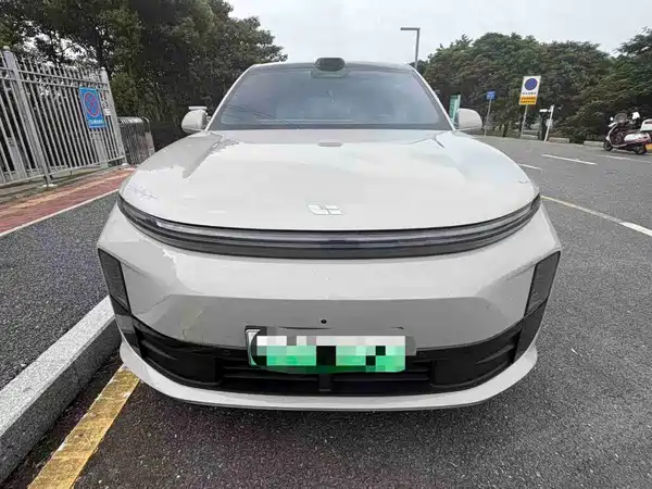 Li Auto L6 2025