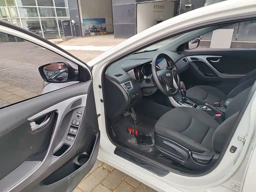 Hyundai Elantra Langdong 2016 — фото 16