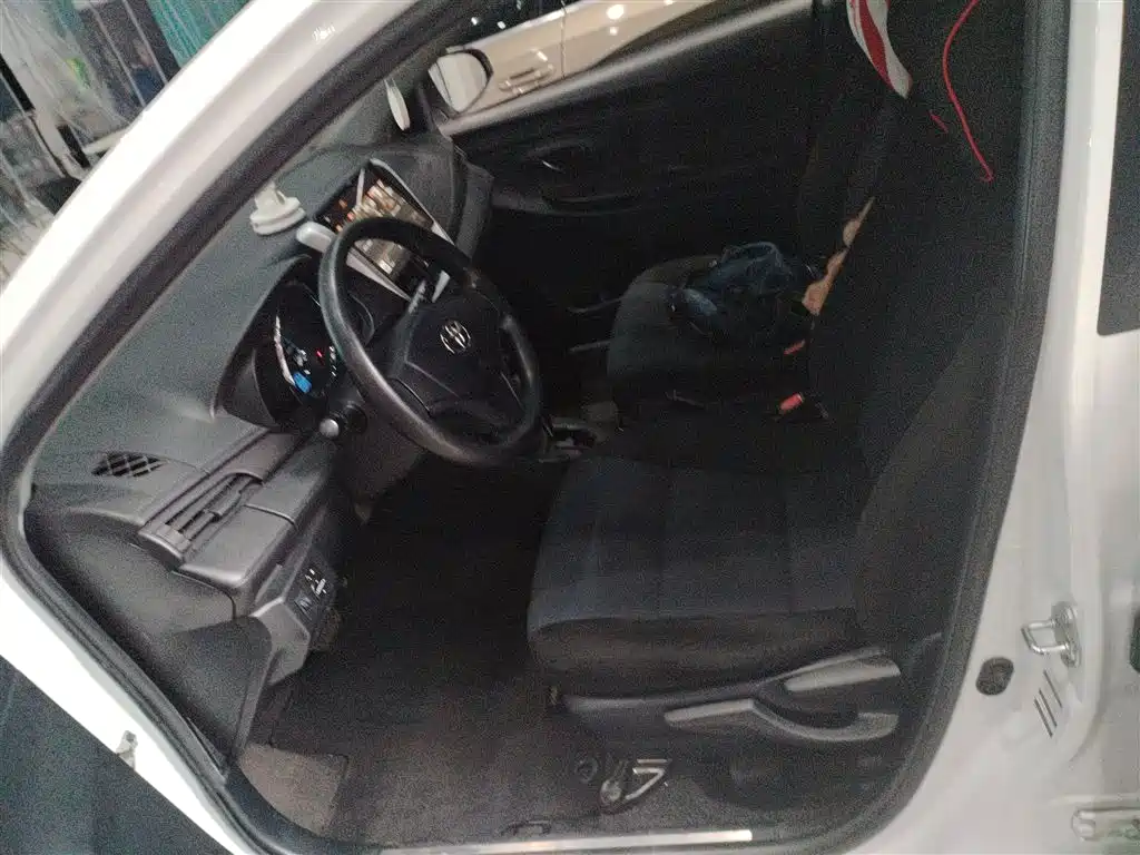 Toyota Yaris L 2019 — фото 16