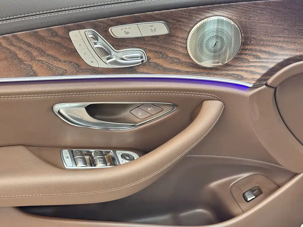 Mercedes-Benz E-Class 2023 — фото 6