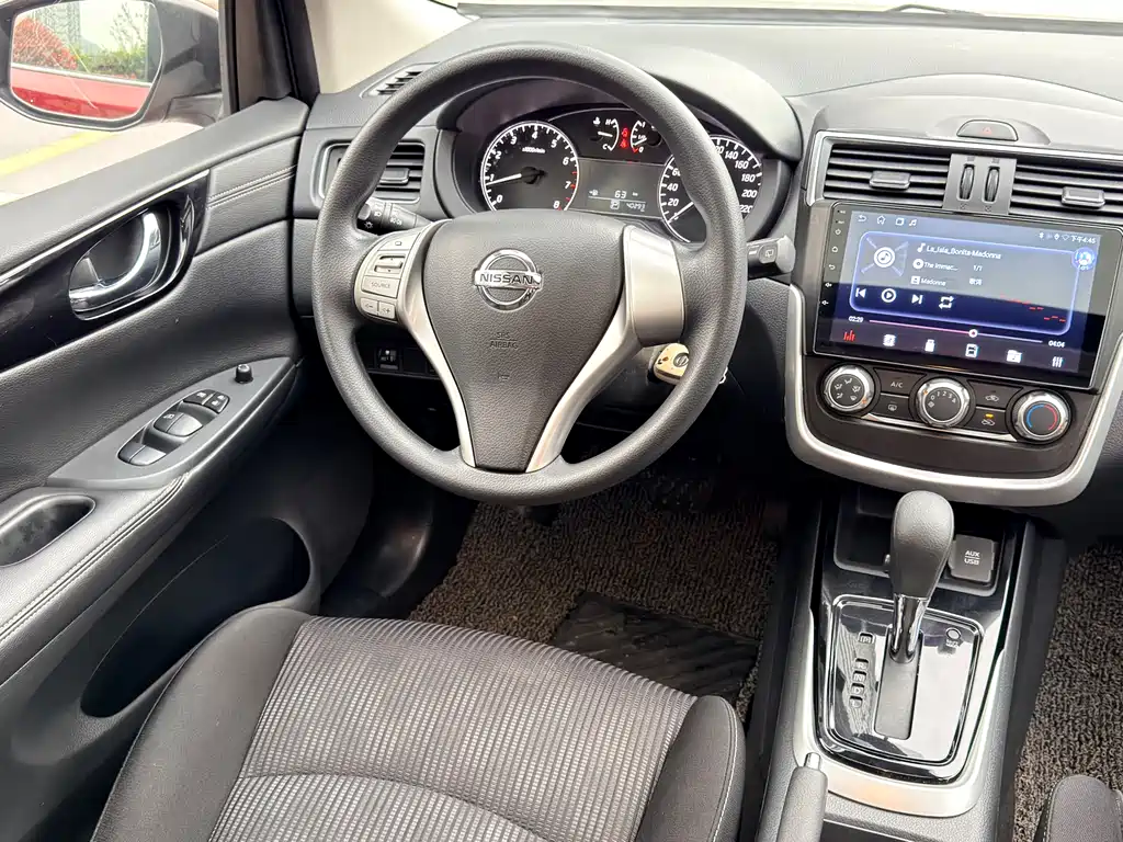 Nissan Tiida 2017 — фото 8