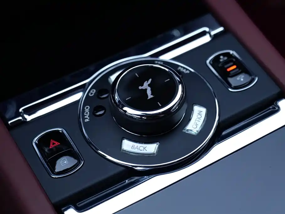 Rolls-Royce Wraith 2017 — фото 27