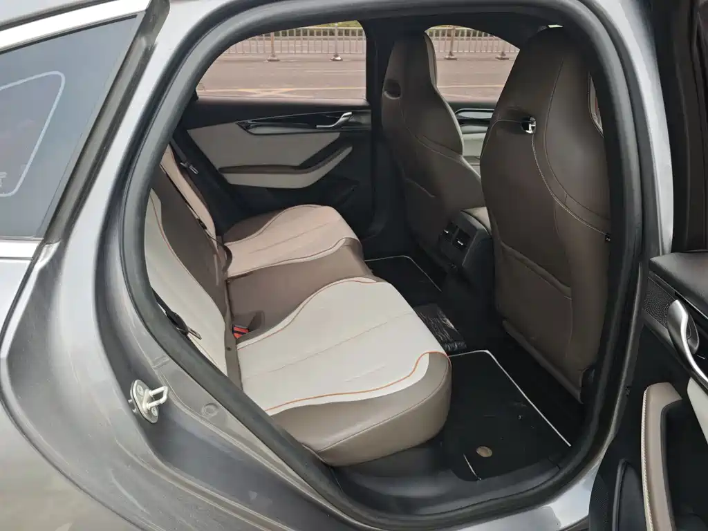 BYD Qin PLUS 2023 — фото 11