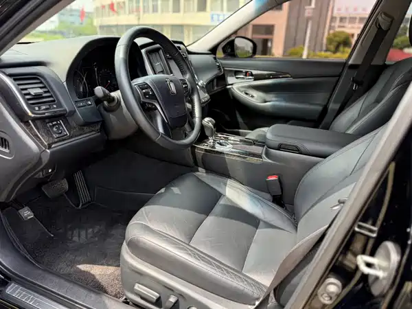 Toyota Crown 2018