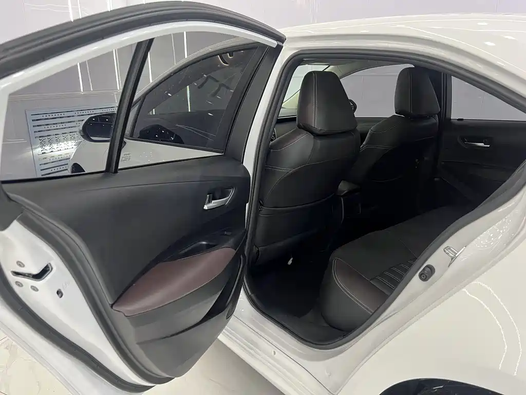 Toyota Corolla 2023 — фото 10