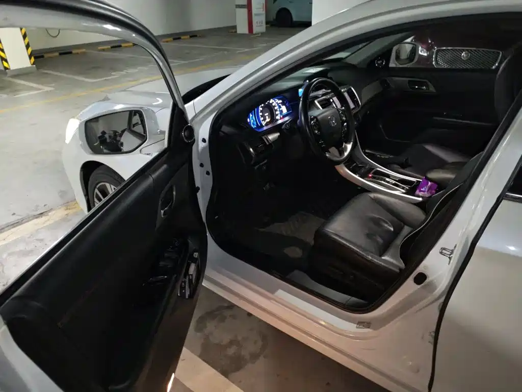 Honda Accord 2018 — фото 14