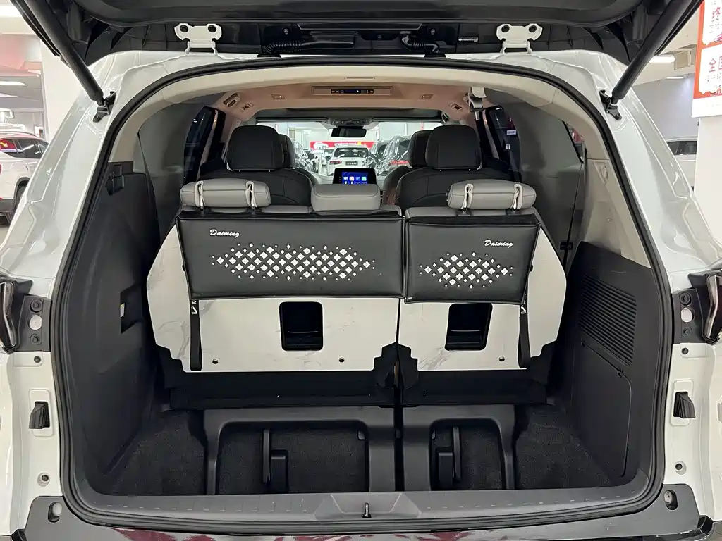 Toyota Sienna 2023 — фото 18
