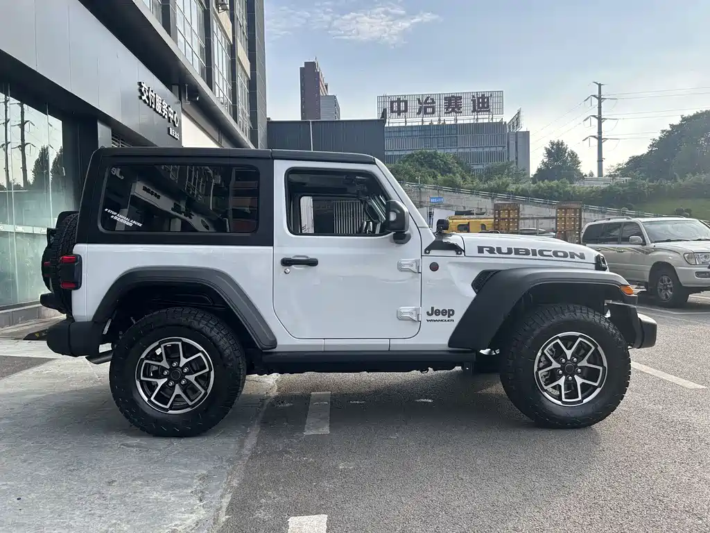 Jeep Wrangler 2025 — фото 12