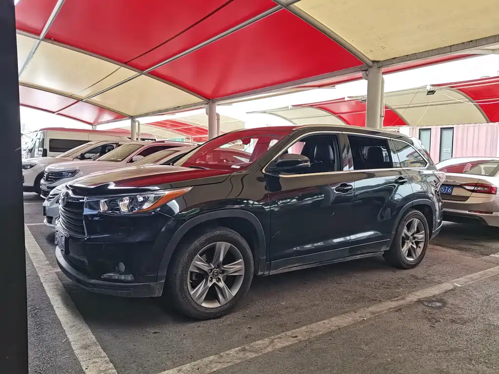 Toyota Highlander 2018 — фото 1