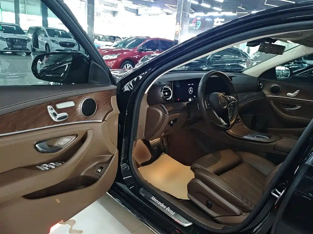 Mercedes-Benz E-Class 2023 — фото 16