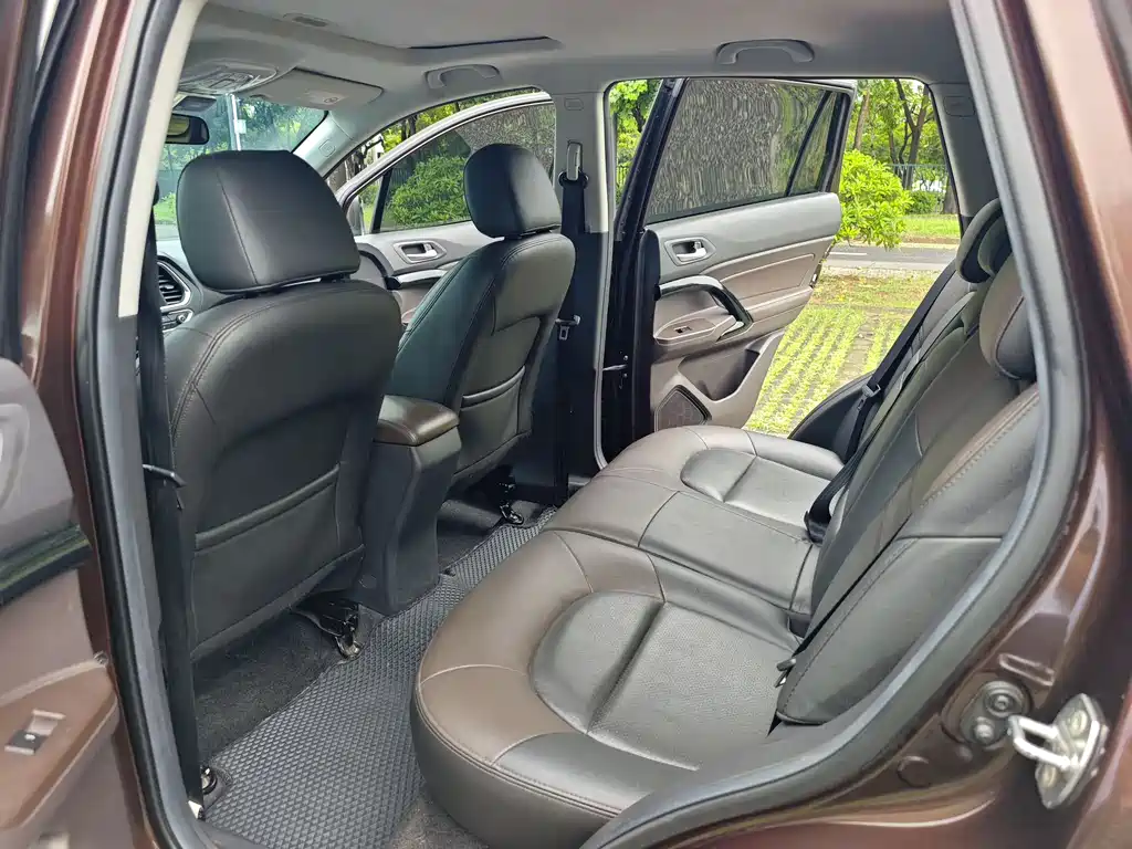 GAC Motor Trumpchi GS4 2016 — фото 16