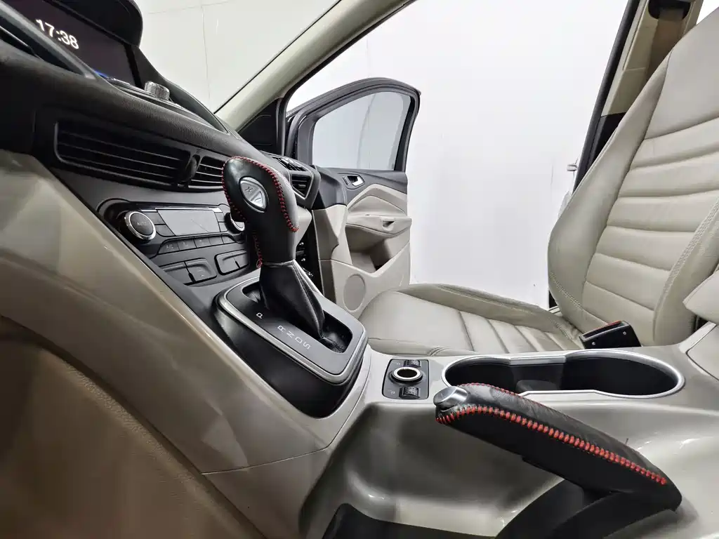 Ford Kuga 2013 — фото 12