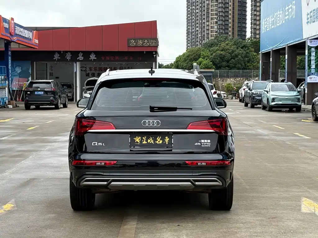 Audi Q5L 2022 — фото 19