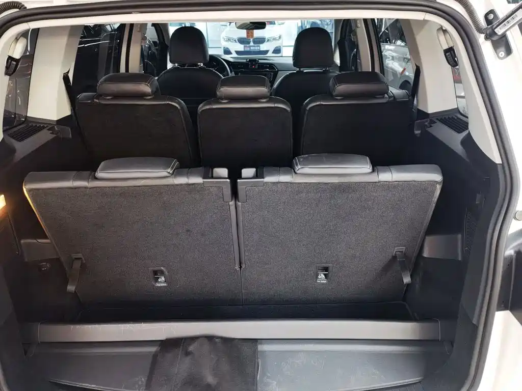 Volkswagen Touran 2019 — фото 22