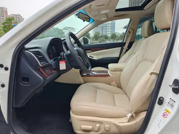 Toyota Crown 2015