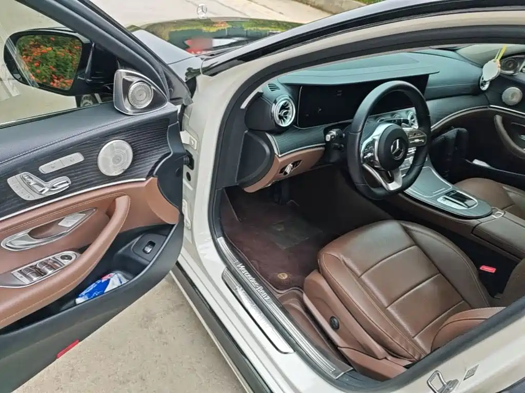 Mercedes-Benz E-Class 2019 — фото 16