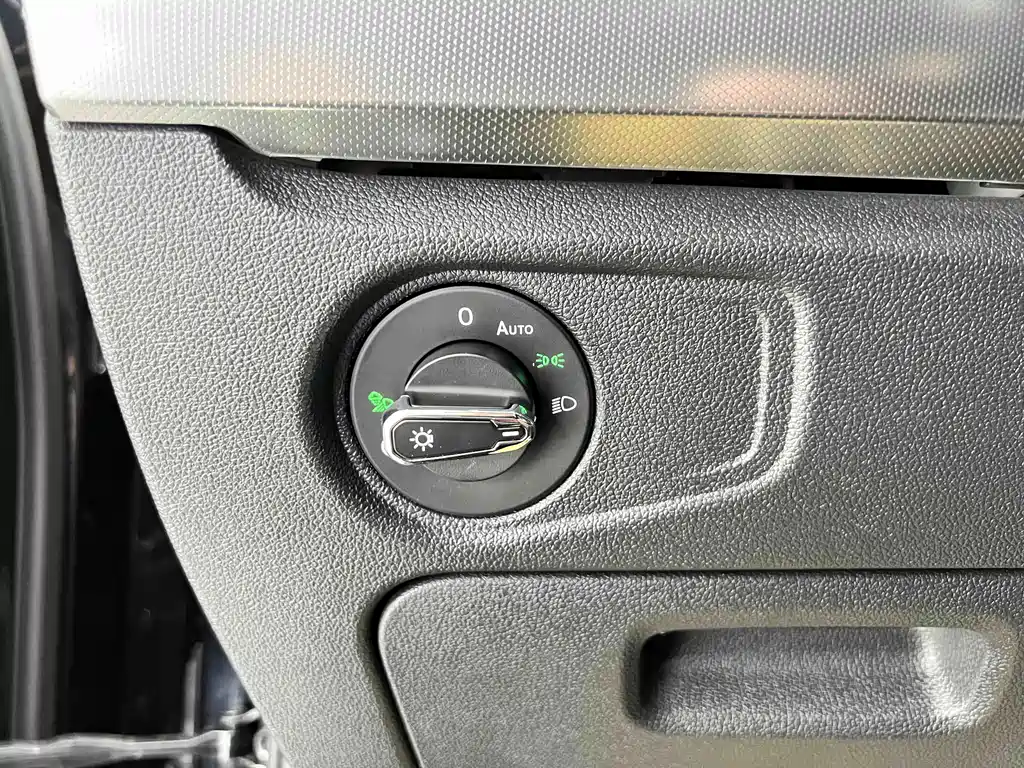 Volkswagen Passat 2023 — фото 12