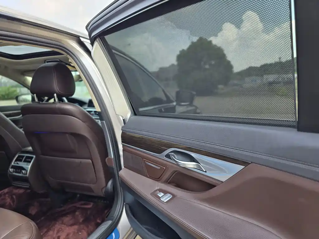 BMW 7 Series 2016 — фото 14
