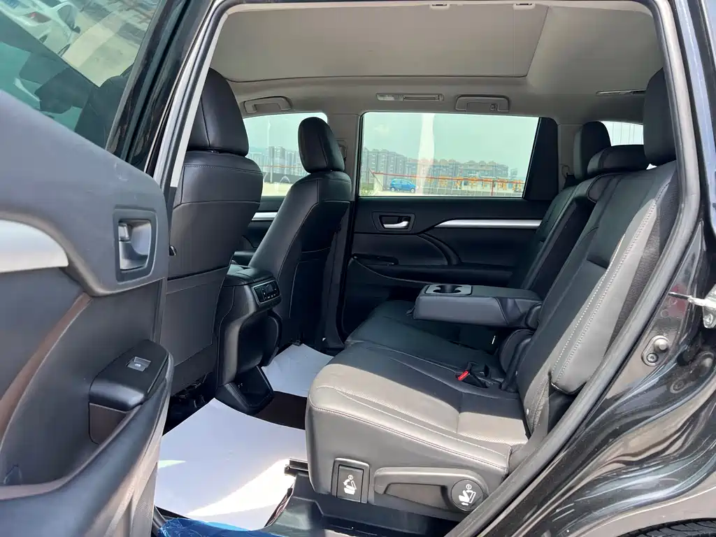 Toyota Highlander 2020 — фото 10