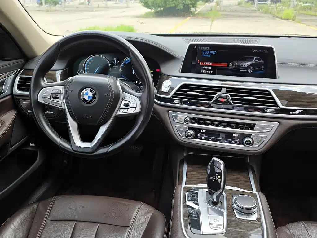 BMW 7 Series 2016 — фото 12