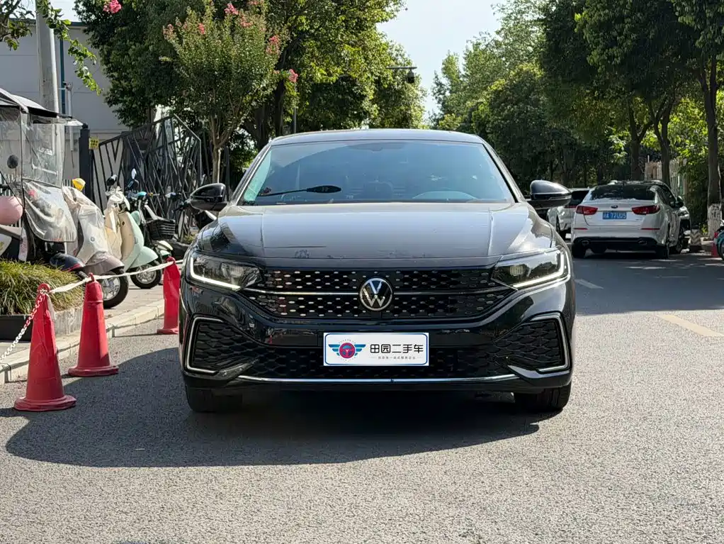 Volkswagen Passat 2025